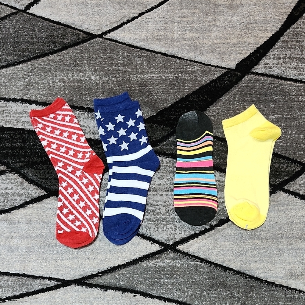 VINTAGE ASSORTED ONE SIZE COLORS & PATTERNS SET-OF-4 SOCKS BUNDLE